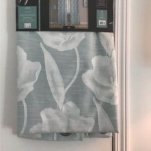 NWT 2 Panels Floral Drapes